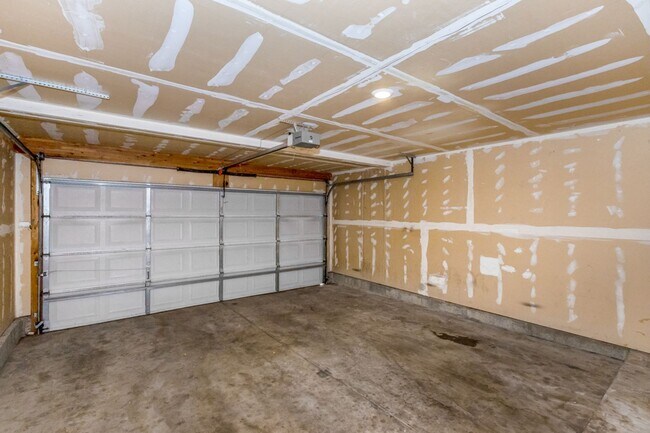 Building Photo - 4 Bed 4 Bath Town Home in Greeley, CO!