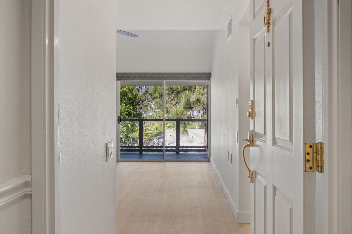 Building Photo - 1682 Circa Del Lago