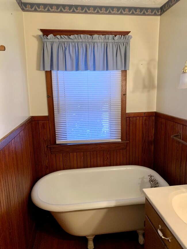 Building Photo - 6 Clark St