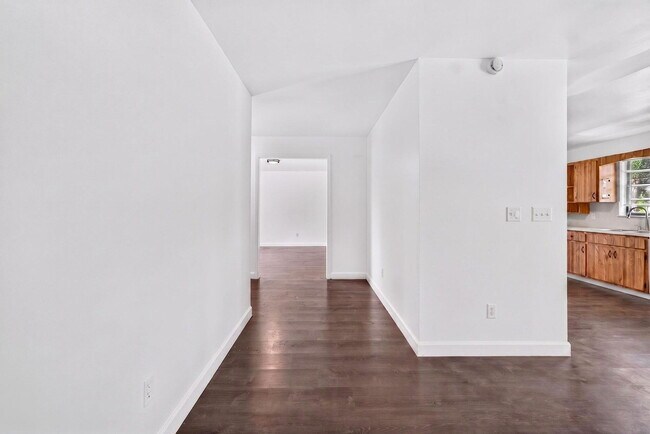 Building Photo - 5989 Coconut Blvd