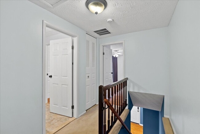 Building Photo - "Charming 2-Bed Townhouse with great upgra...