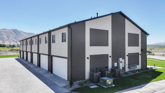 Building Photo - NT 3389