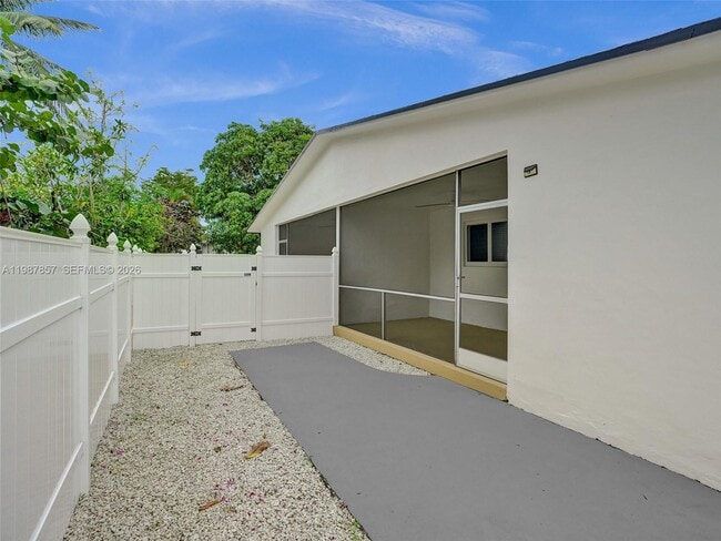 Building Photo - 932 Mandarin Isle