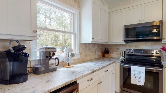 Building Photo - 110 Pinecliff Dr