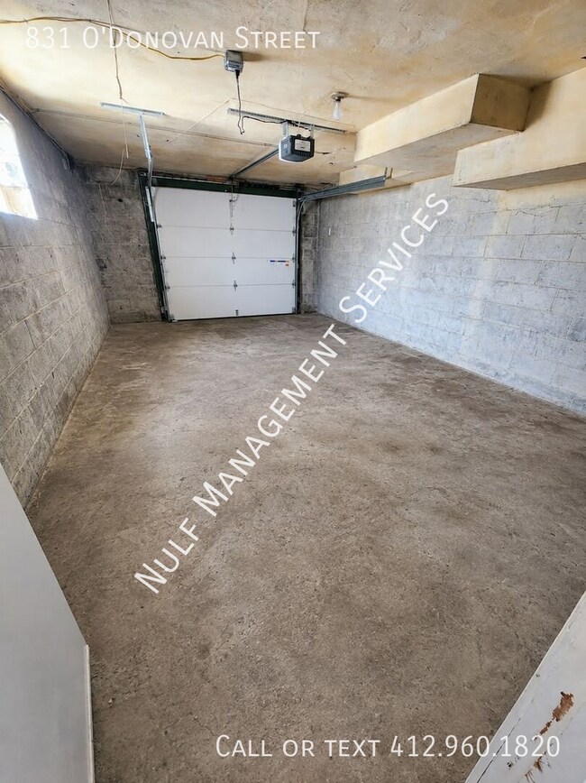 Building Photo - 831 O'Donovan St