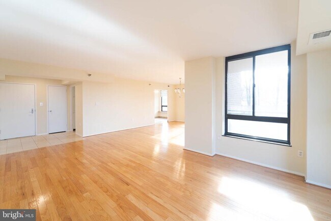 Building Photo - 1808 Old Meadow Rd