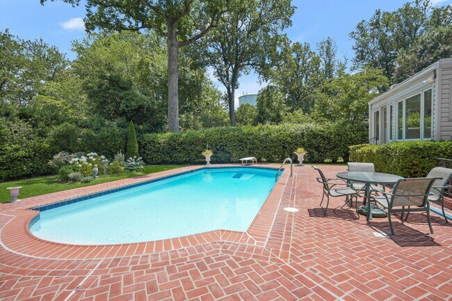 Building Photo - 7109 Radnor Rd