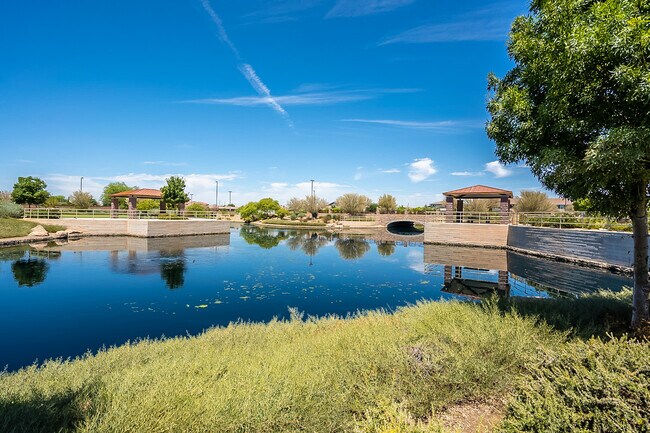 Building Photo - Stunning home with pool ready for move in