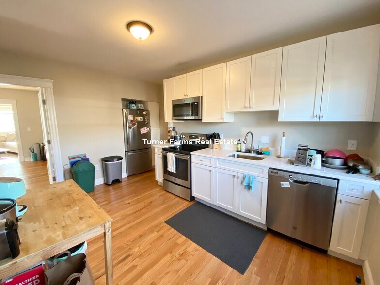 Building Photo - 21 Moraine St