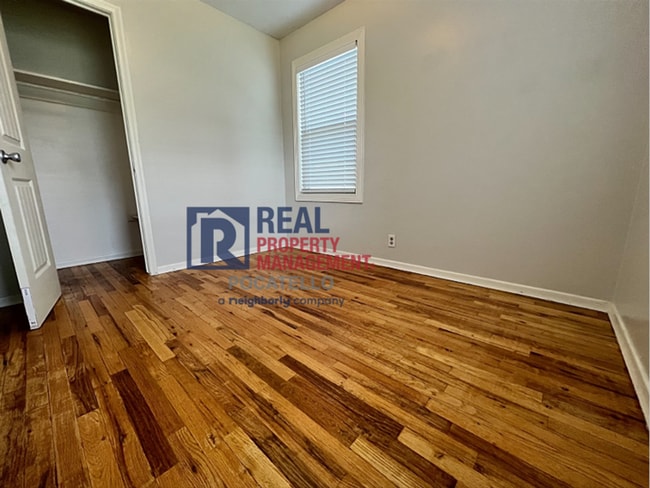 Building Photo - 3 Bedroom 1 bath - 1 car garage - "Pet Negotiable"
