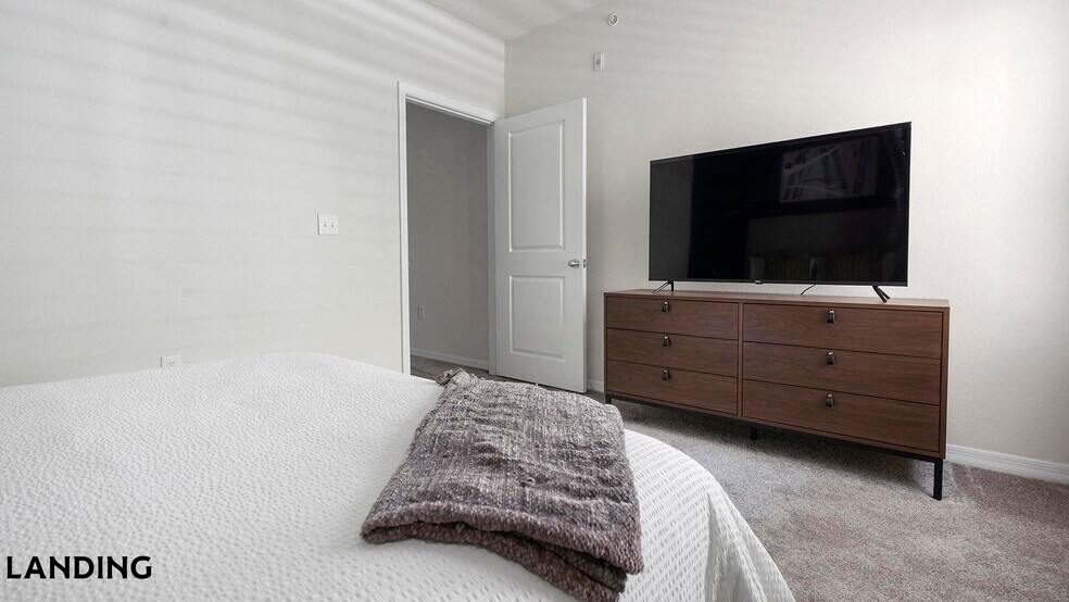 Building Photo - 655 W Mallard Creek Church Rd