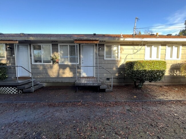 Building Photo - Cozy 1-Bedroom Apartment with Natural Light & Outdoor Living-Single level, feels more like a home...