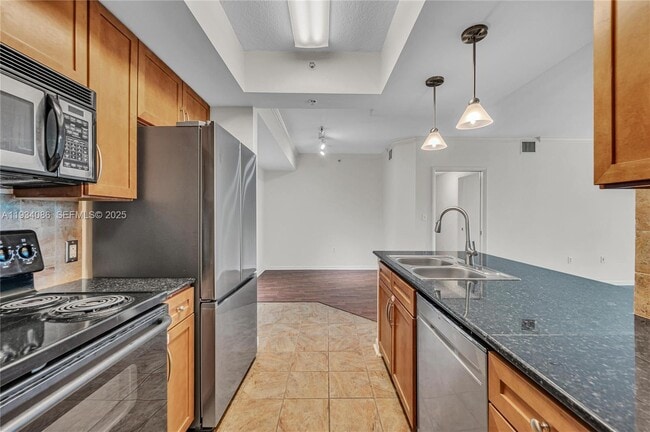 Building Photo - 2000 N Bayshore Dr