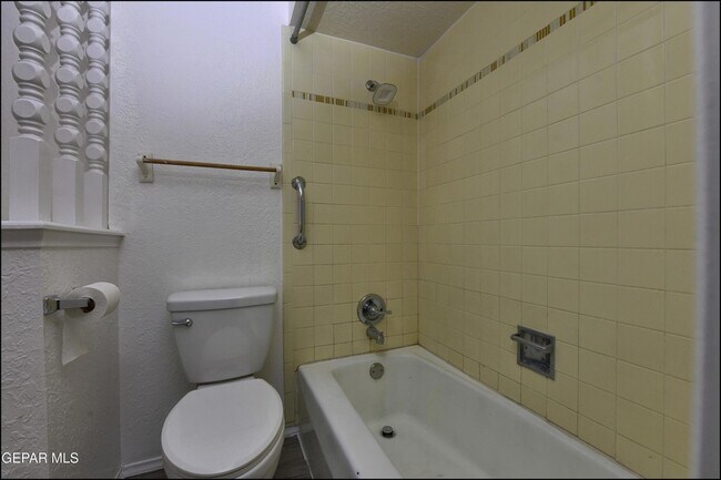 Building Photo - 6201 ESCONDIDO Dr