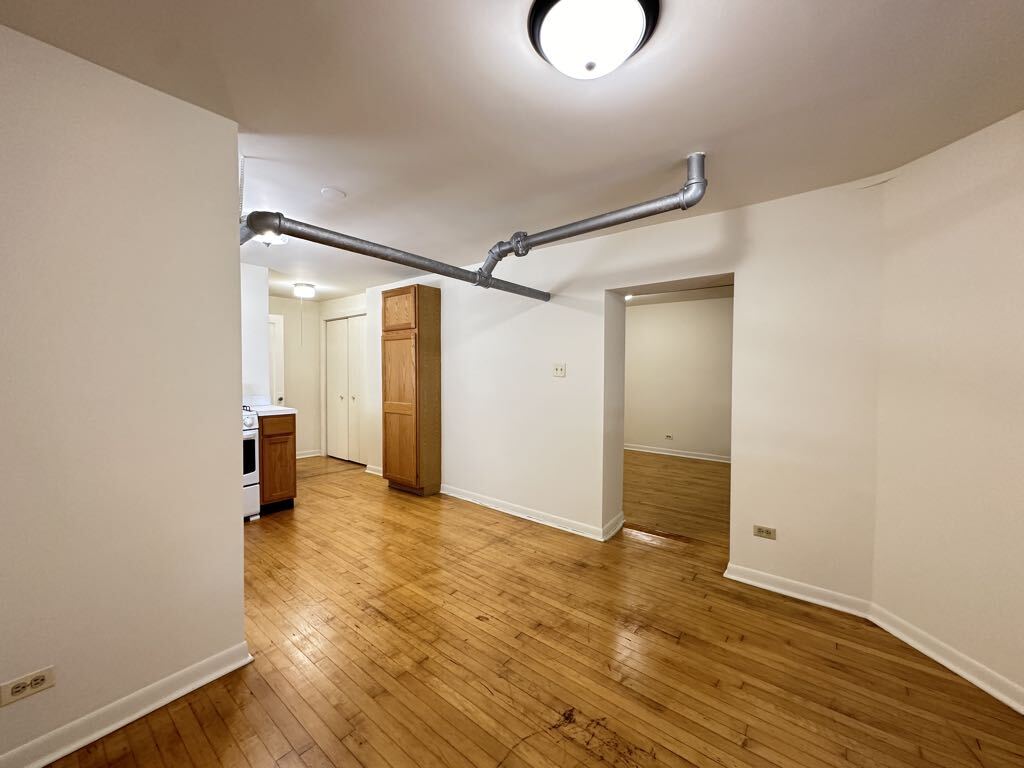 Building Photo - 2629 W Ainslie St
