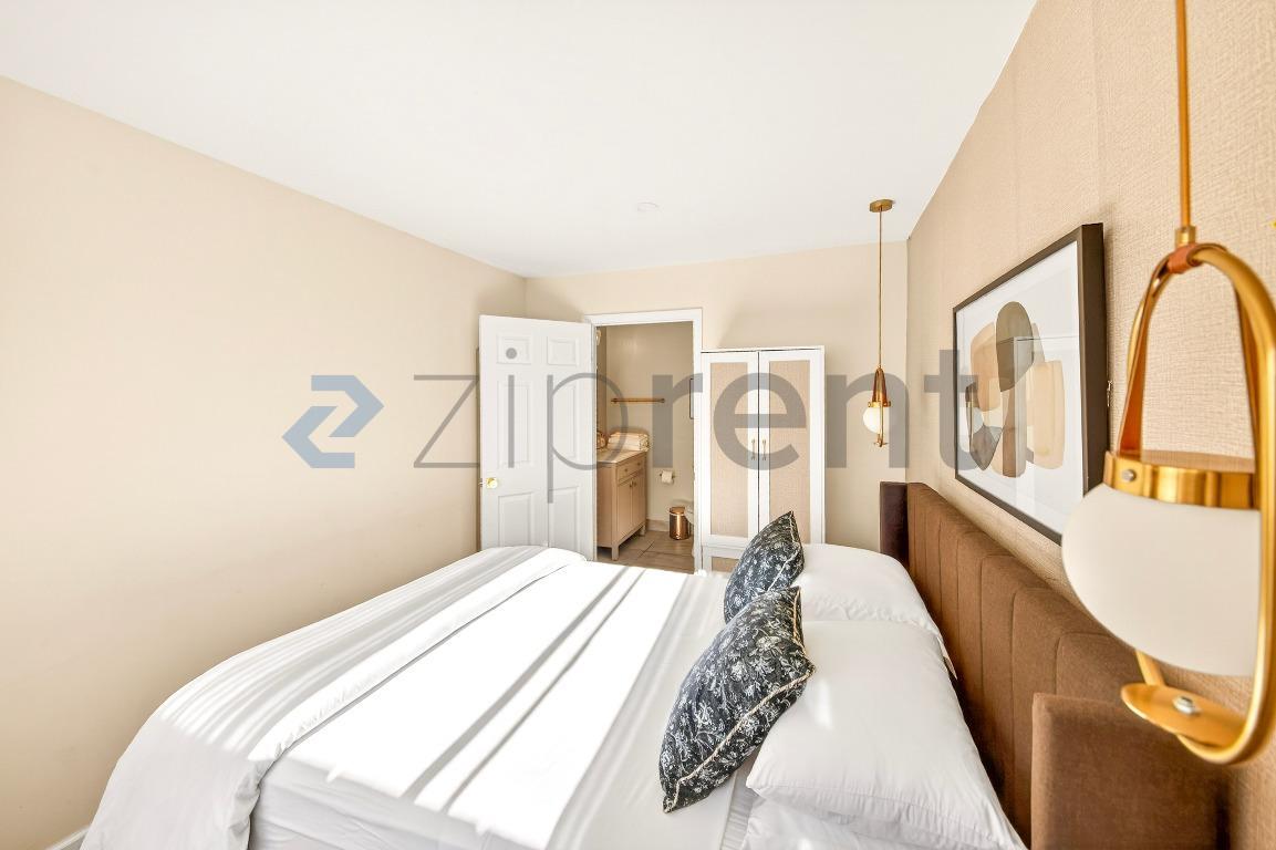 Building Photo - 12877 Borden Ave