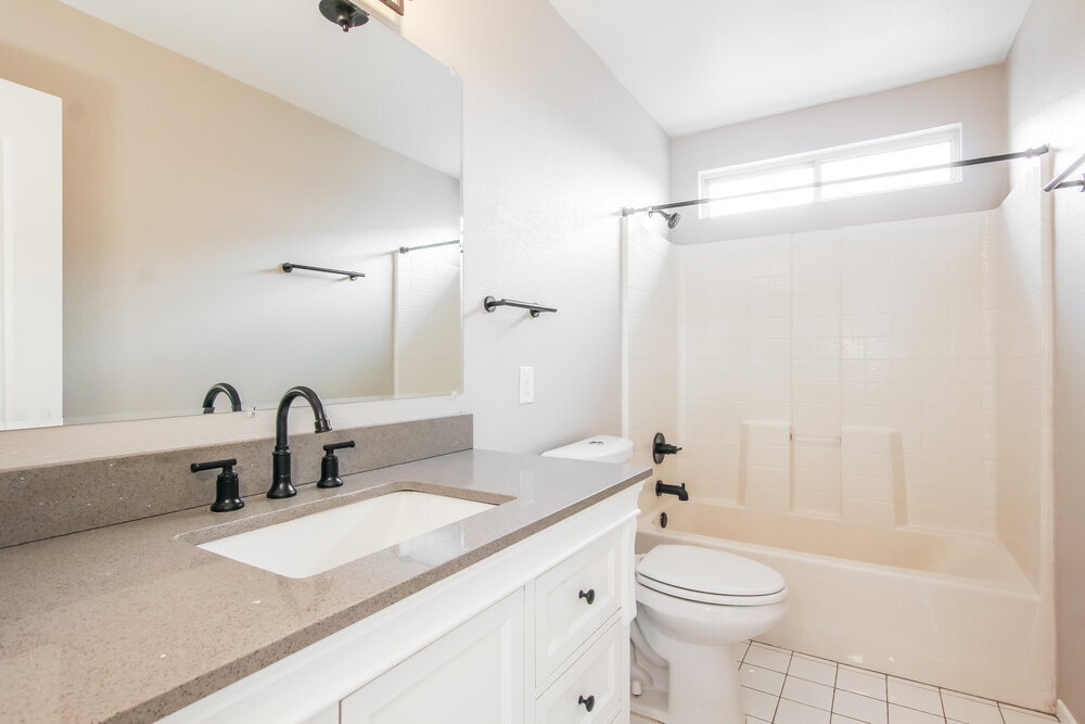 Building Photo - 4218 N 107th Ln