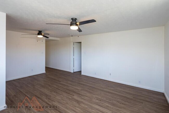 Building Photo - 2133 Metcalf St