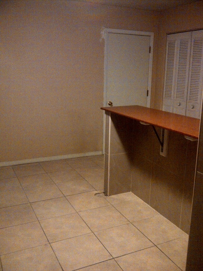 Building Photo - Newly Remodeled 2BD/1BA