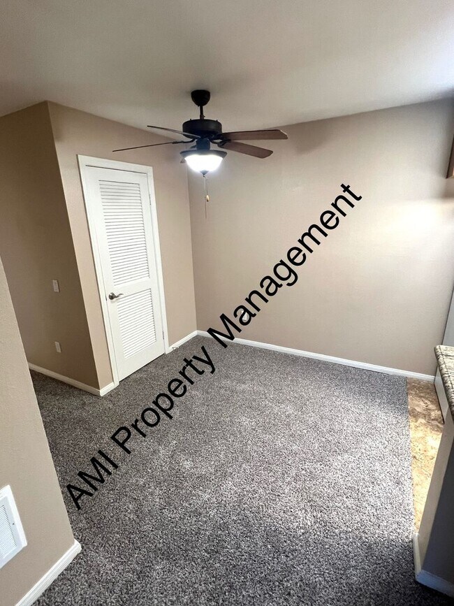 Building Photo - 1/2 OFF 1ST MONTH"S RENT!! MOVE IN BY DECE...