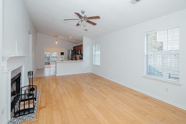 Building Photo - Charming 3-Bedroom Home with Hardwood Floors in Shadowmoss
