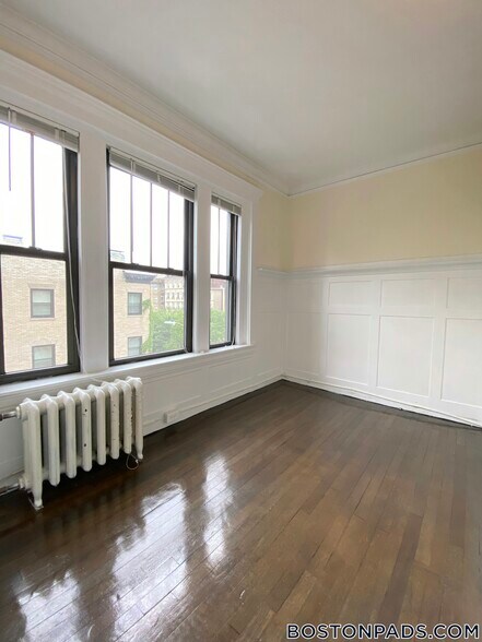 Building Photo - 452 Park Dr