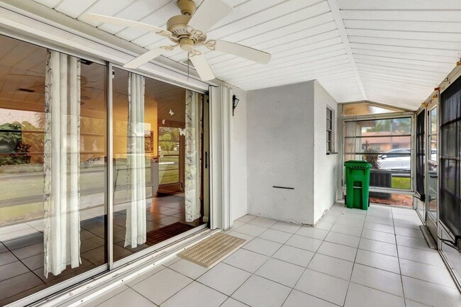 Building Photo - 5840 Summerfield Ct