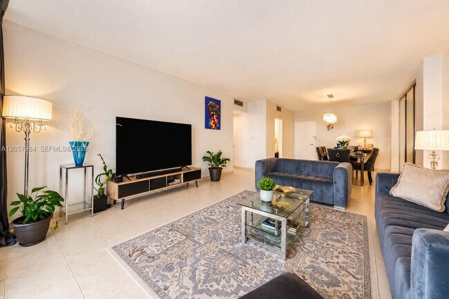 Building Photo - 300 Bayview Dr