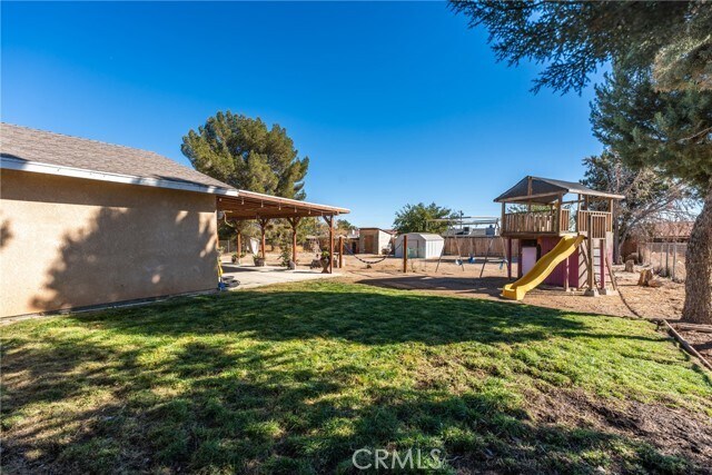 Building Photo - 9909 Redwood Ave