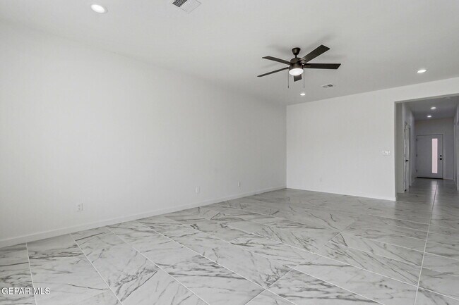 Building Photo - 15052 Destination Ave