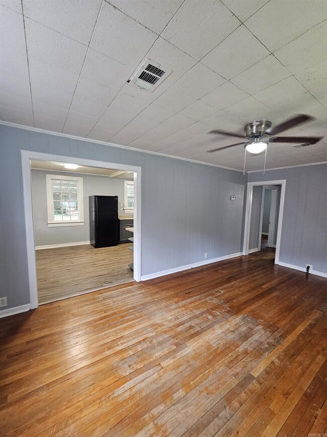 Building Photo - 919 Toler St