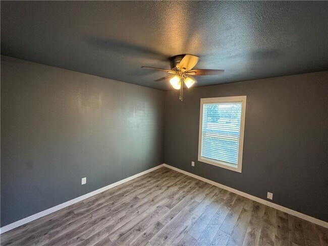 Building Photo - 70 N Hunter St