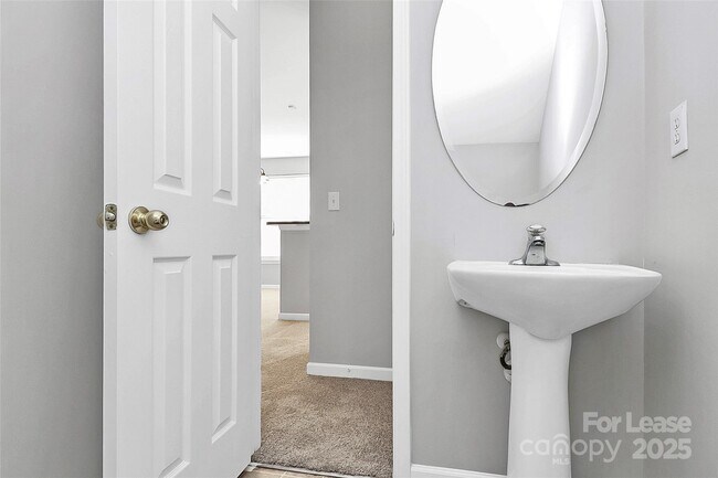 Building Photo - 2138 Winthrop Chase Dr