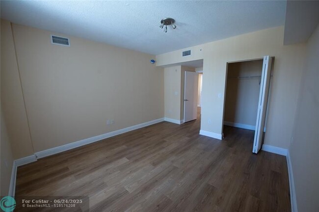 Building Photo - 2775 NE 187th St