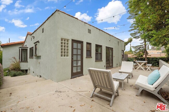 Building Photo - 816 Hyperion Ave