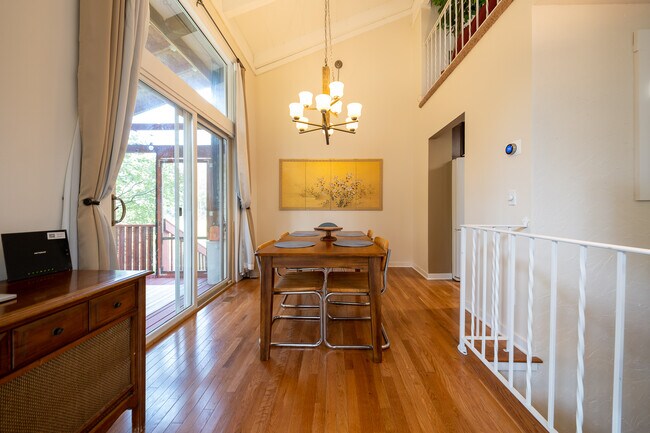 Building Photo - 3477 Pilgrim Ln N