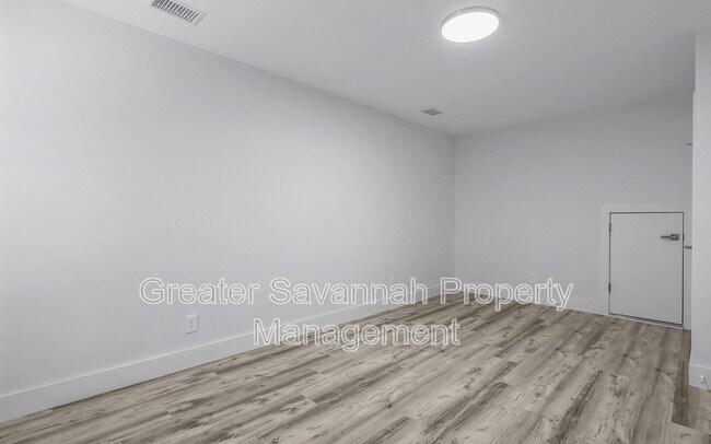 Building Photo - 11903 Apache Ave