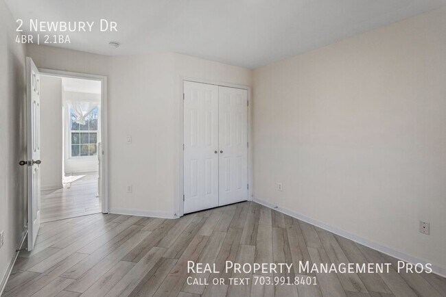 Building Photo - 2 Newbury Dr