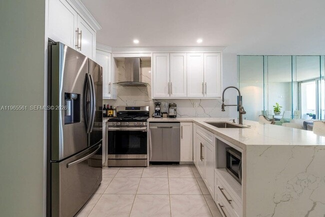 Building Photo - 3140 S Ocean Dr