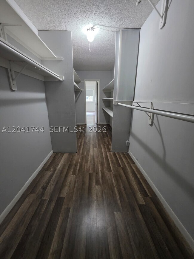 Building Photo - 6930 Miami Gardens Dr