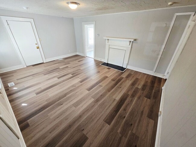 Building Photo - Great 2 bedrooms Home