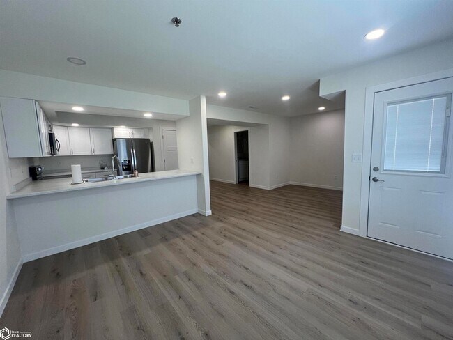 Building Photo - 502 Layne Dr