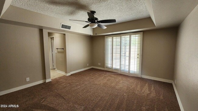 Building Photo - 211 E Tremaine Ave