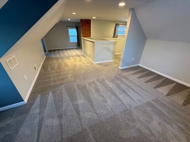 Building Photo - 389 Channing St