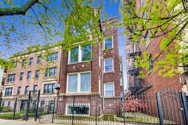 Building Photo - 945 W Agatite Ave