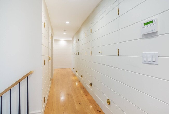 Building Photo - 13 Hilltop Ln