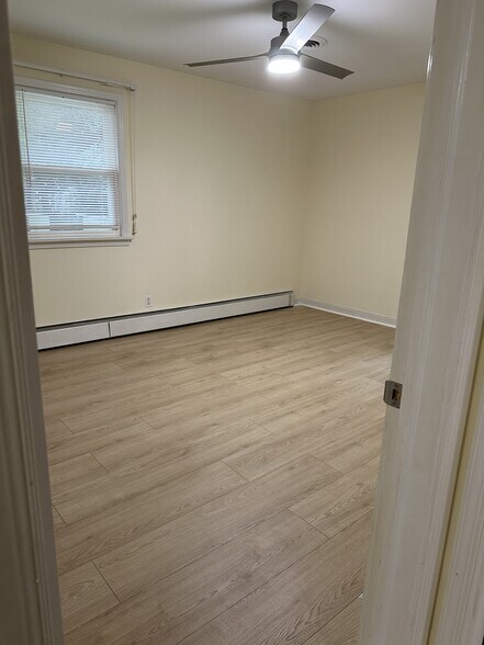 Primary bedroom - 2317 Francine Rd