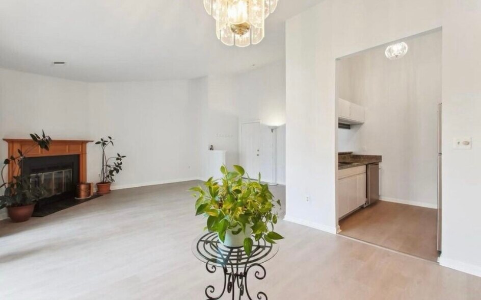 Building Photo - 116 Water Fountain Way