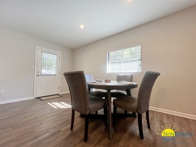 Building Photo - Gorgeous 3 Bedroom Home in Shalimar!