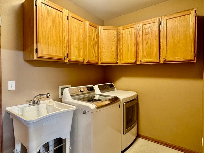 Building Photo - 12457 Walden Rd